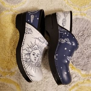 sun and moon dansko